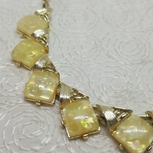 Coro Lucite Necklace Vintage Yellow Vintage Square Gold tone Link - Picture 4 of 9
